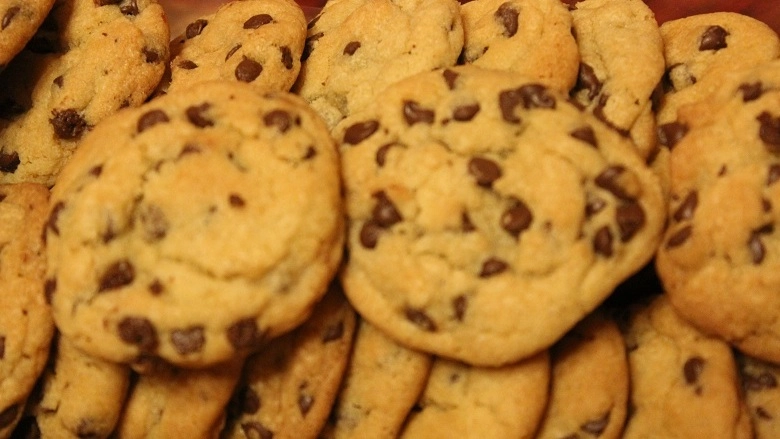 12-dozen-chocolate-chip-cookies-2