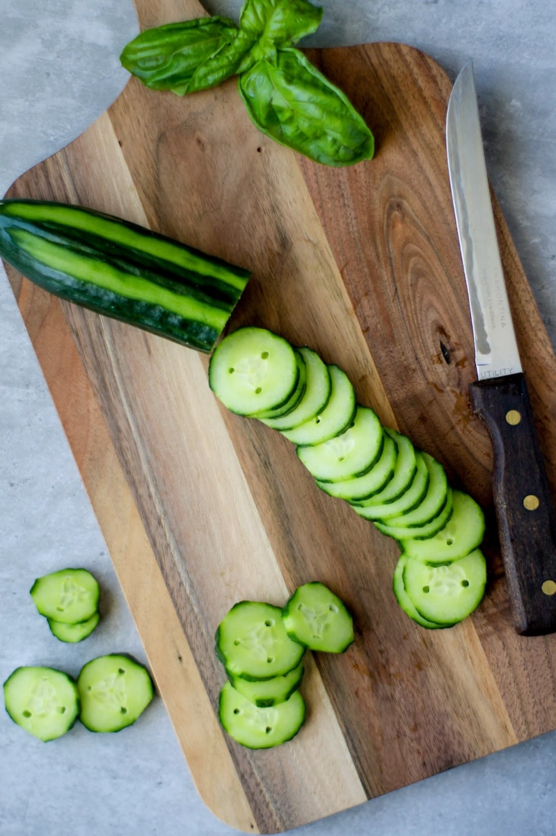 english-cucumber-10-to-14-inches-long