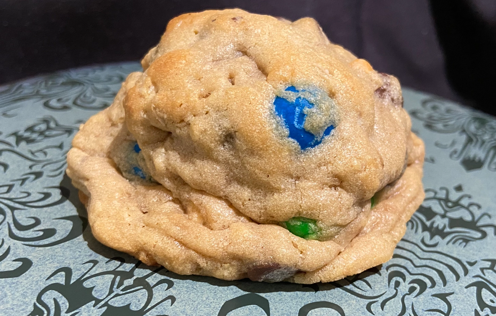 colossal-monster-cookie