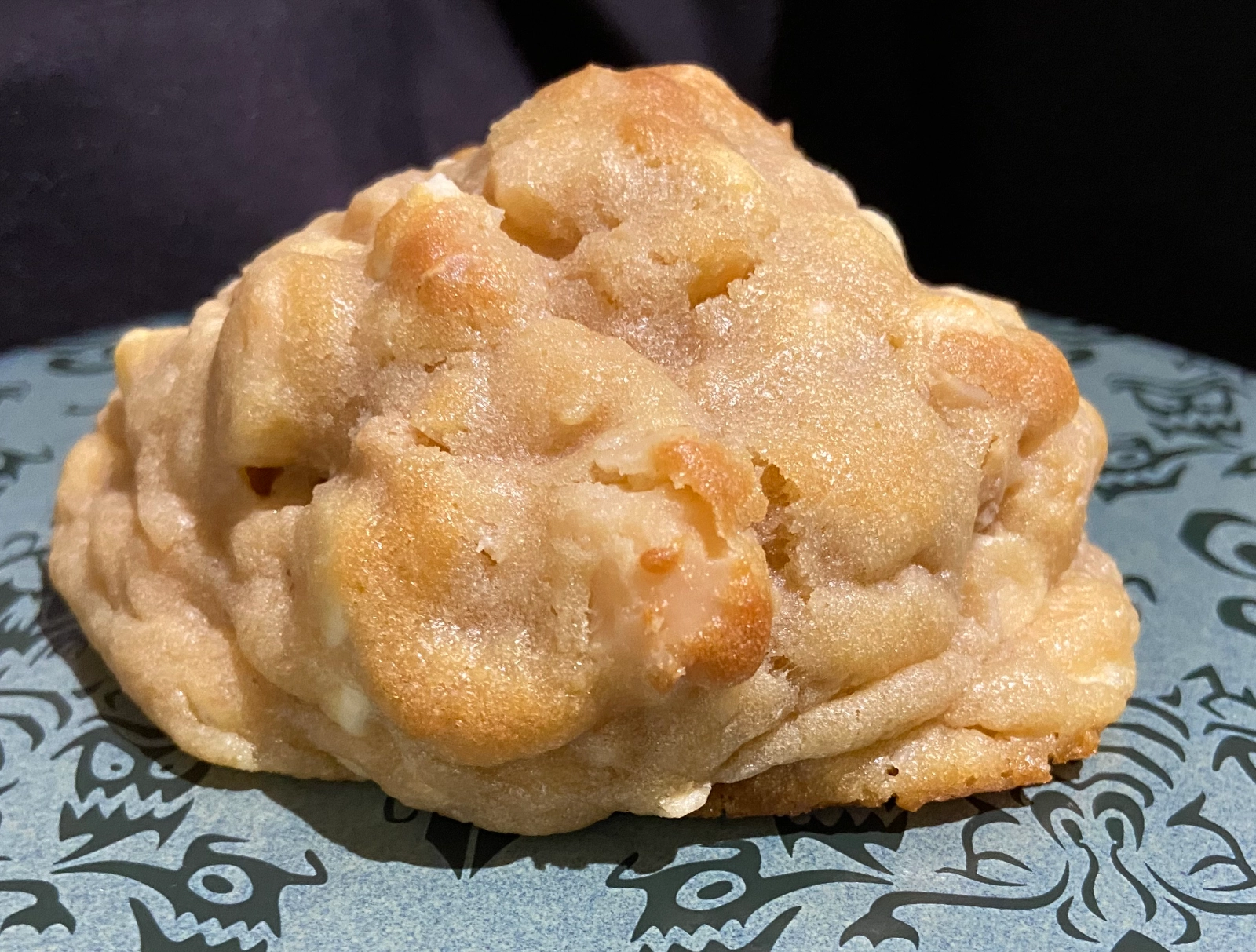 colossal-white-chocolate-chip-macadamia-nut-cookie