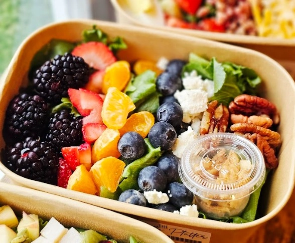 fresh-berry-blast-salad-32-oz