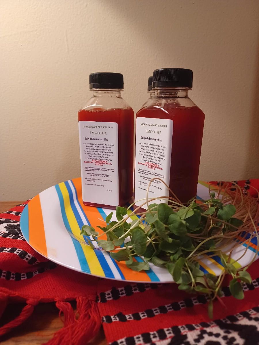 strawberry-smoothiemicrogreens-infused-135oz
