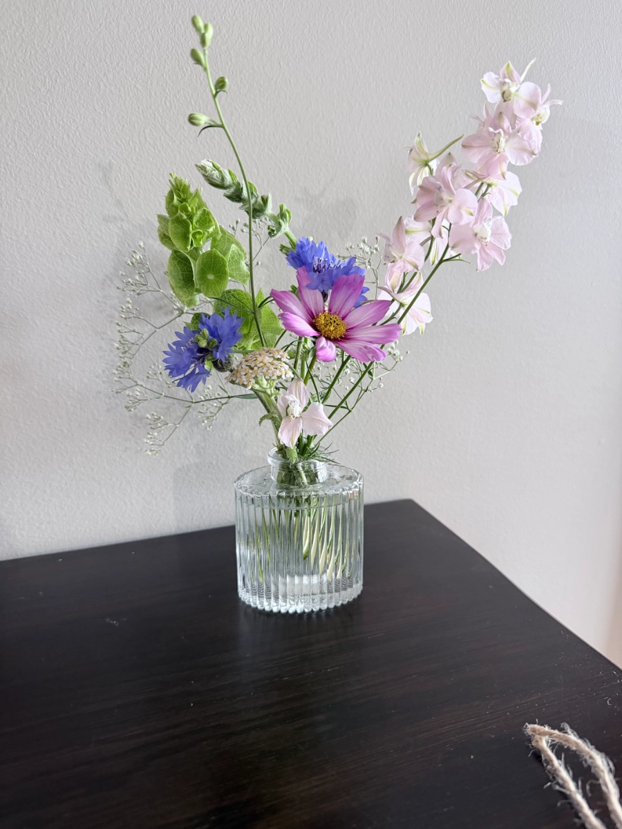 mini-flower-arrangement-colorful-mix