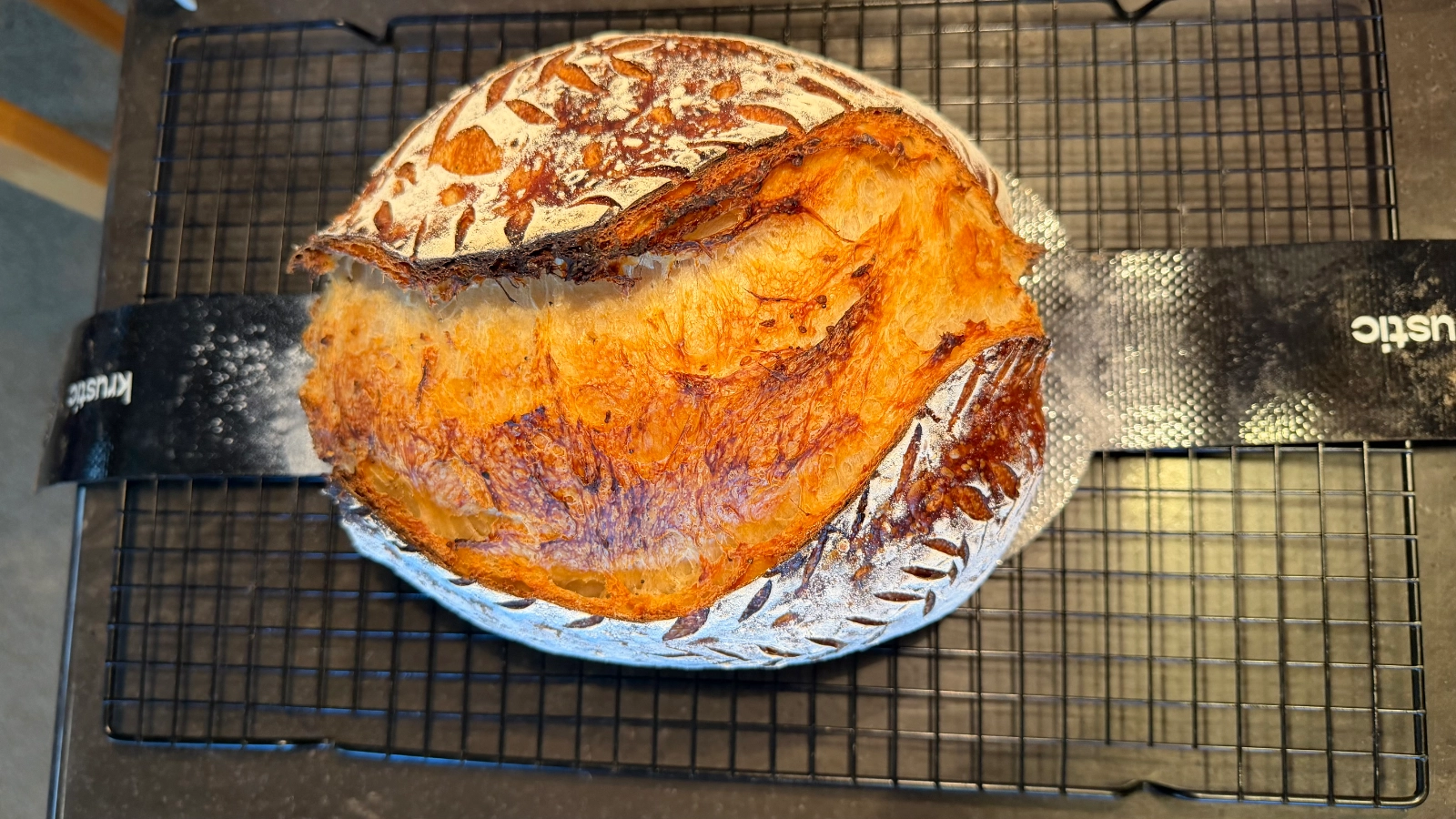 everything-bagel-sourdough-loaf-2