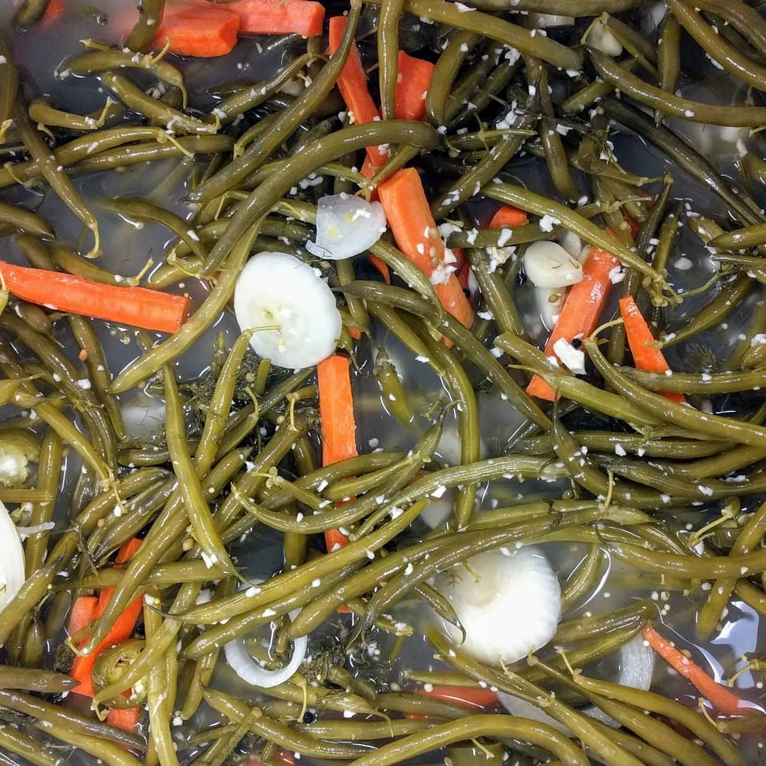 -cultured-pickles-green-beans-and-carrots