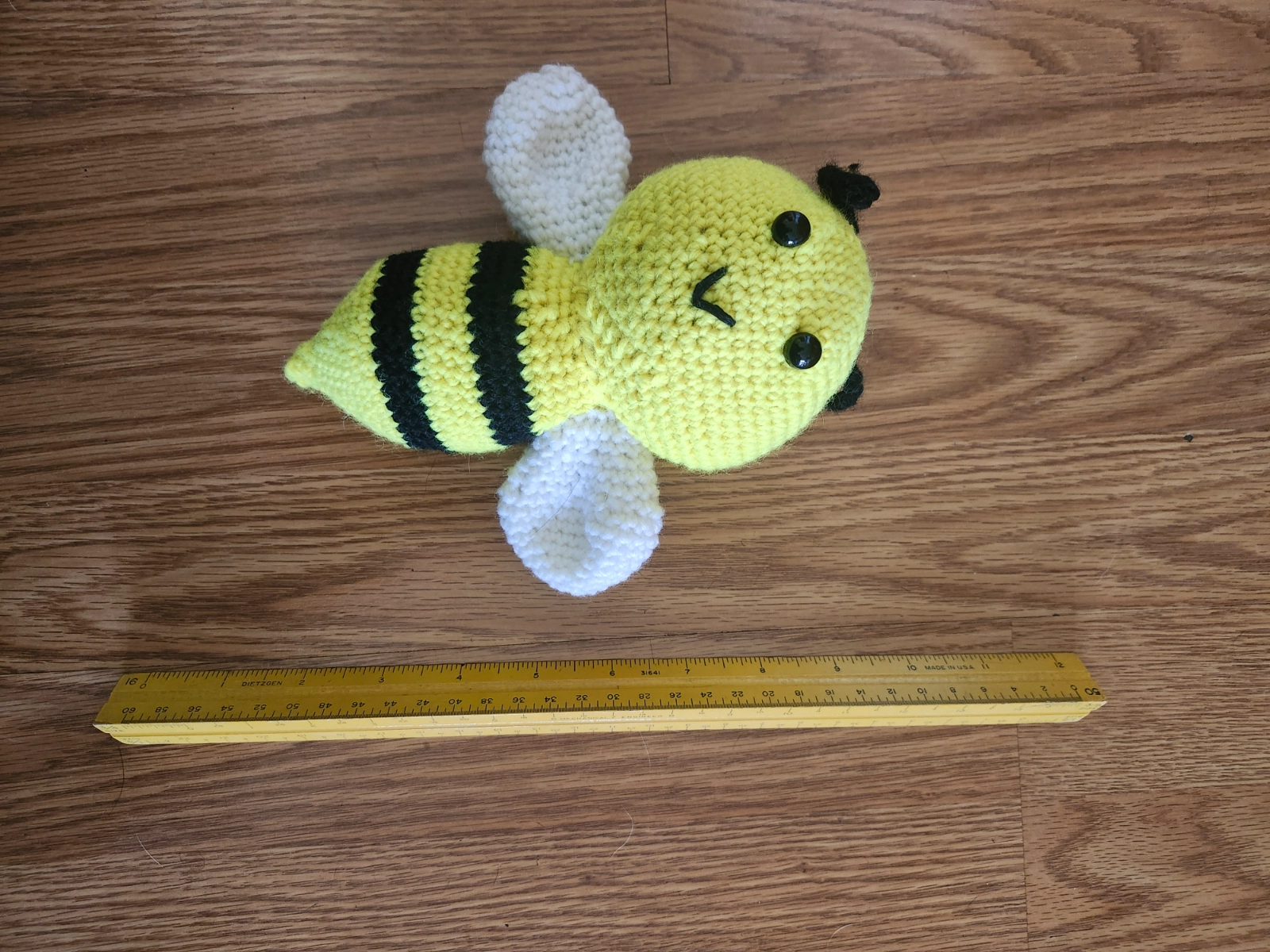 adorable-crochet-bee
