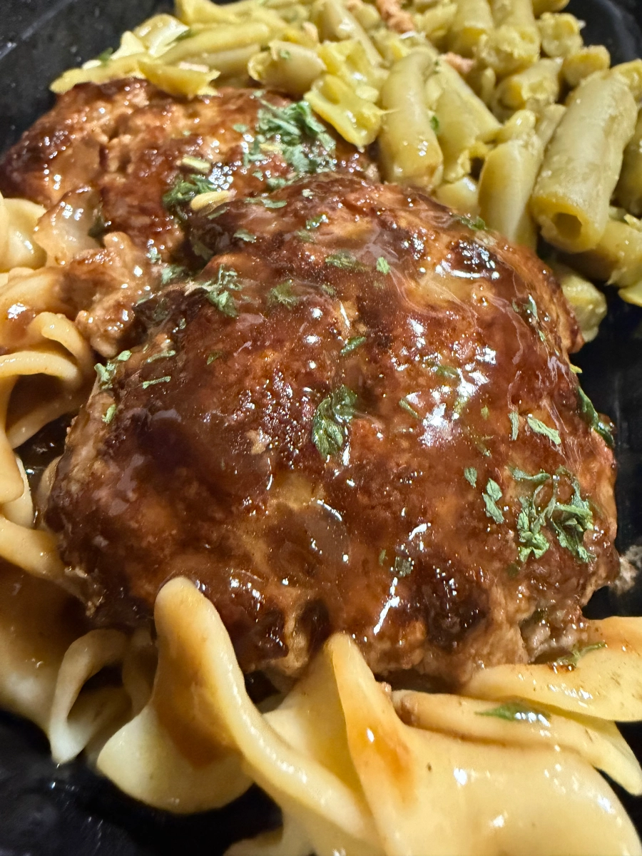 salisbury-steak-over-egg-noodles-with-maple-garlic-bacon-green-beans