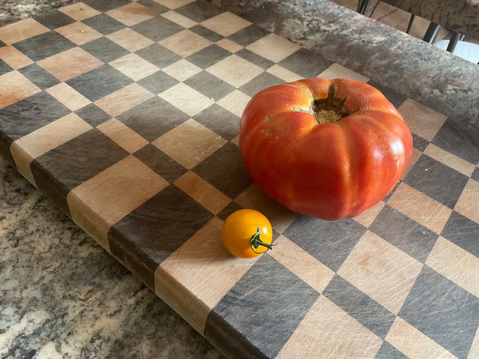 red-tomatoes-approx-12-lb-ea