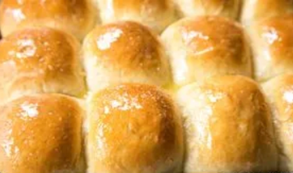 baked-dinner-rolls-